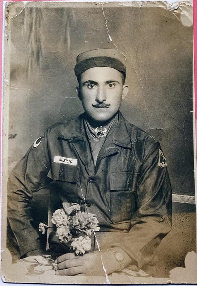 Pülümür Akdikli Ahmet Dalkılıç, askerlik görevini Kore Türk Birliğinde yerine getirmişti.   