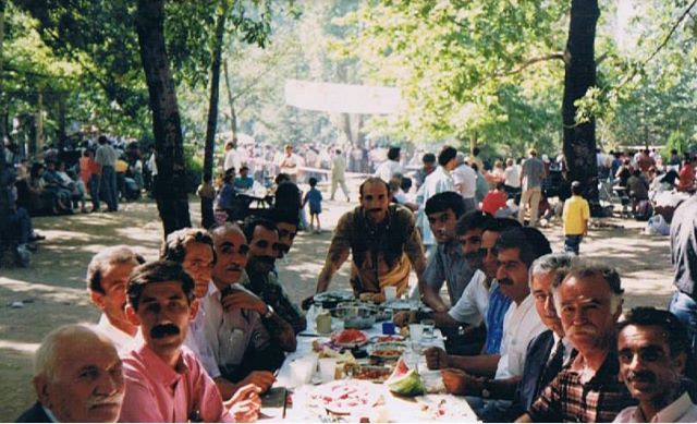 Âşık Ali Cemal Çetinkaya, dostlarıyla.
