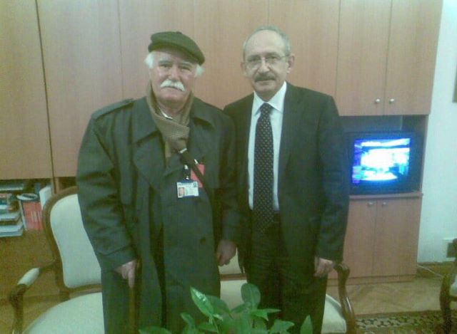 Âşık Ali Cemal Çetinkaya, CHP Genel Başkanı Kemal Kılıçdaroğlu’yla.