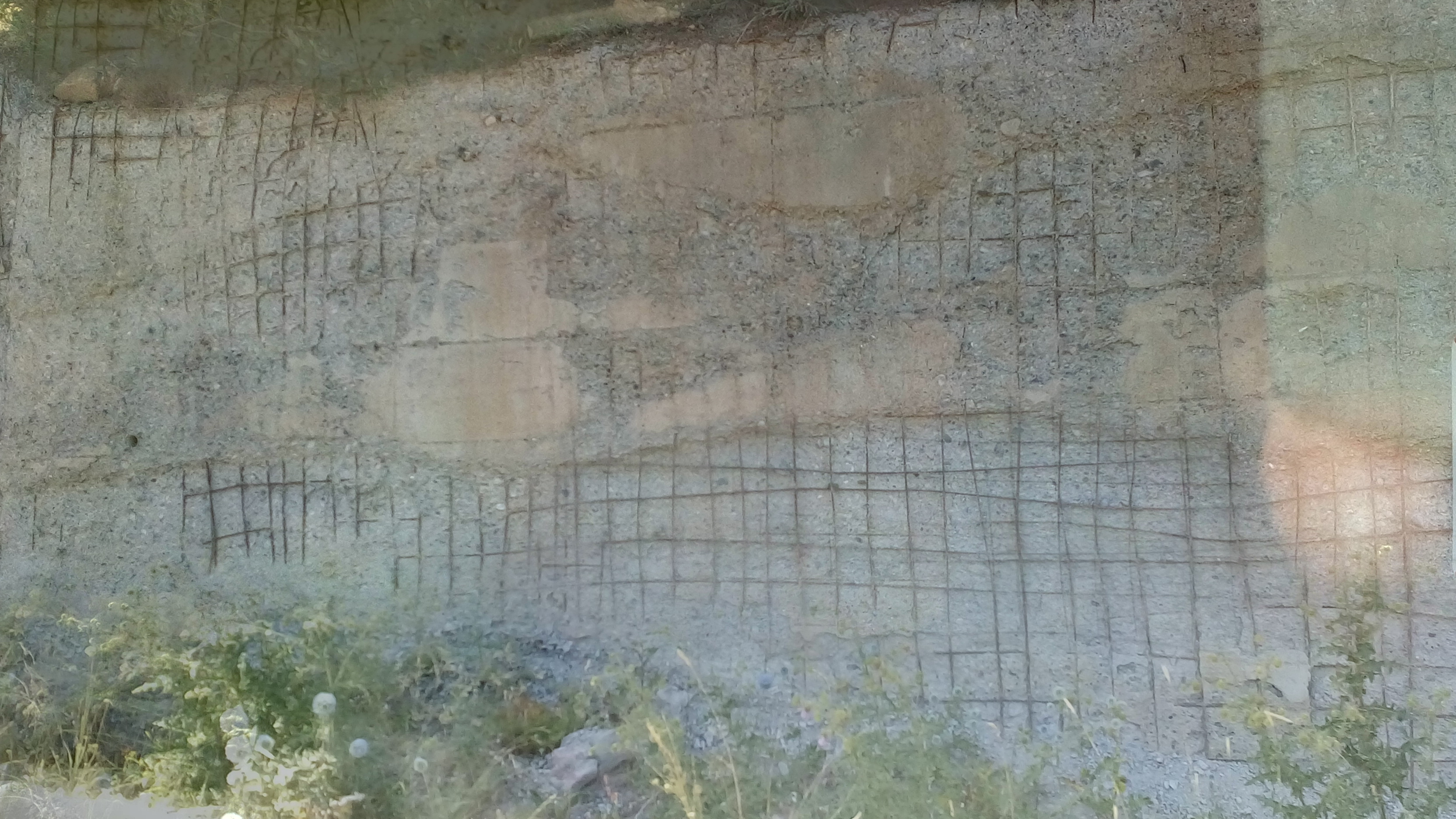 Pülümür Dağyolu'nda beş yıl önce yapılan duvar (Beton duvardan dökülen utanç!)