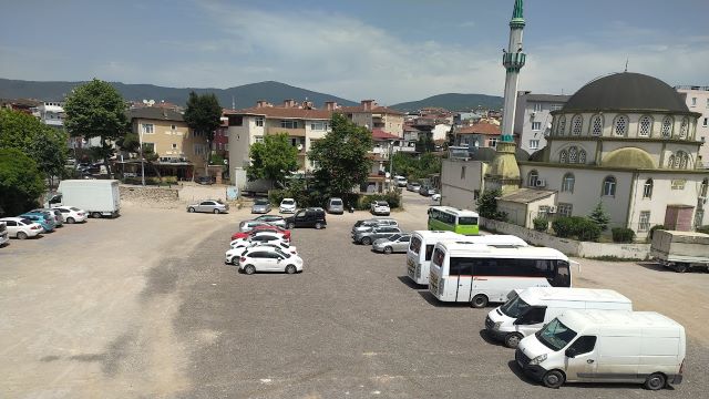Otoparka dönüştürülen Derince Anadolu Lisesi,  17 Mayıs 2024. 