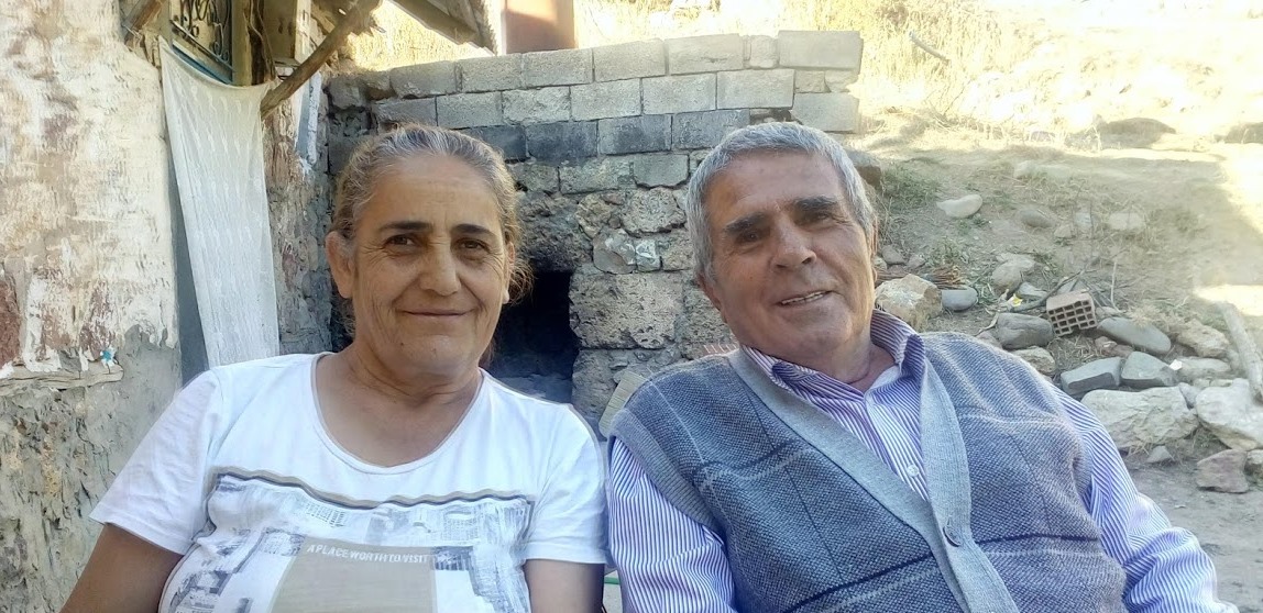 Hasan Satık, eşi Fatma Hanım'la birlikte