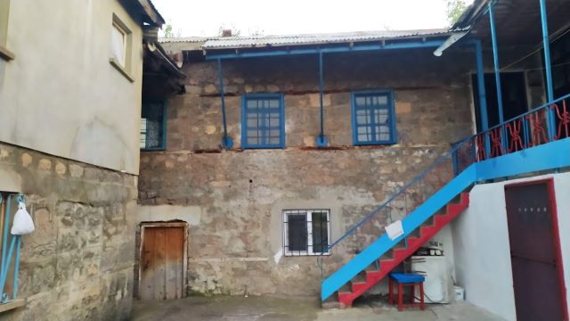 Musa Usta,   Erzincan Yamaçlı köyünde Hasan Turp’un evini  7 Haziran 1967 yılında tamamlamıştı.  