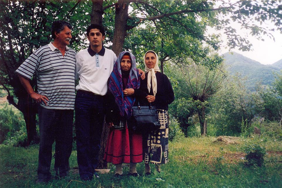 Hatice Güler, kızı Fatma ve damadı Hüseyin Arslan'la (Fotoğraf: Güler ailesi) 