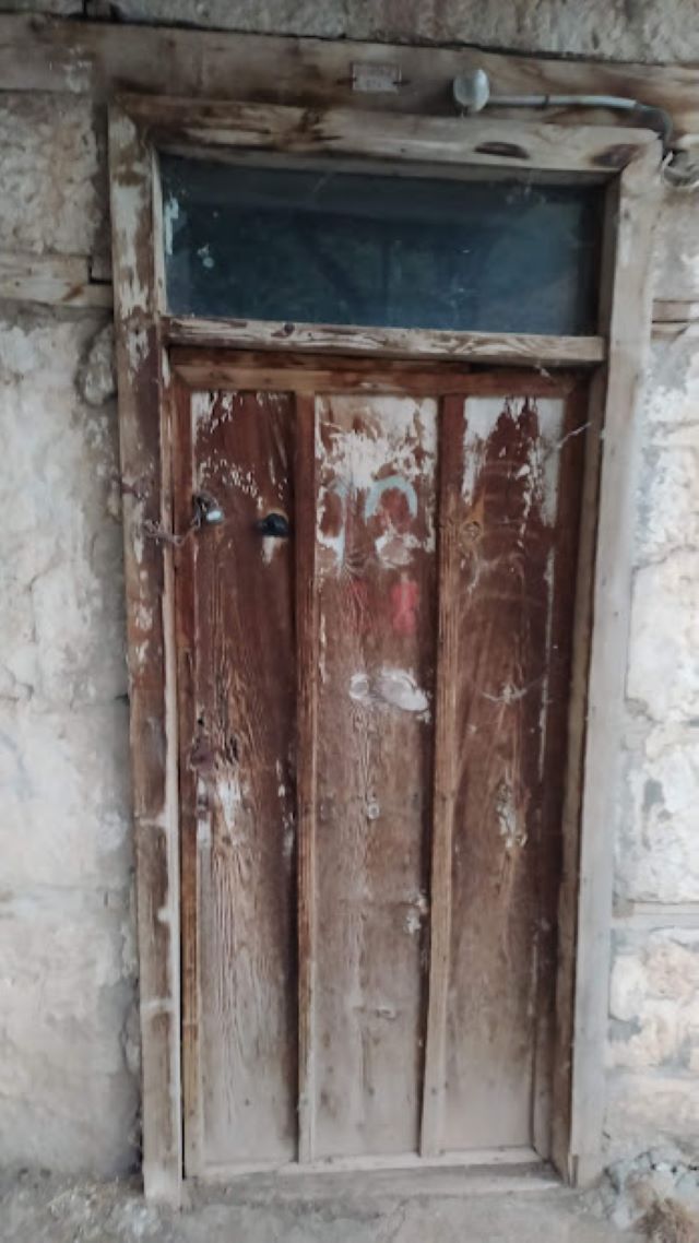 Hıdır Turp’un ev kapısı. 