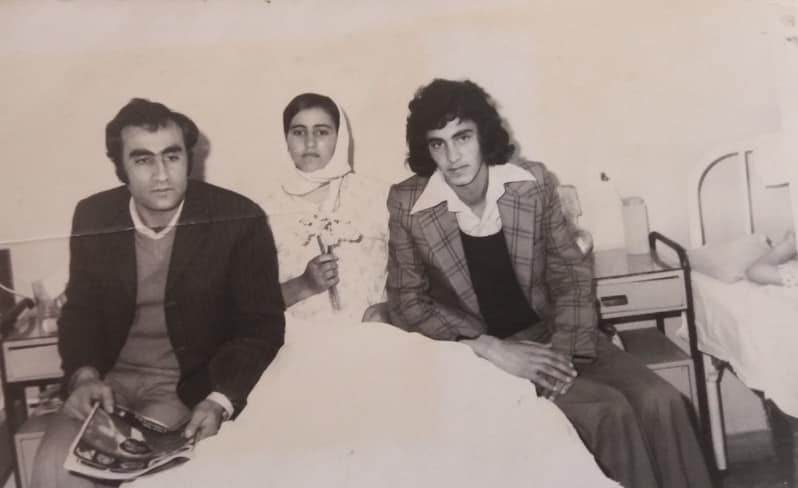 Hüseyin Güler -sağ başta- ablası ve İsmail Akkılıç'la birlikte (Fotoğraf: Güler ailesi)
