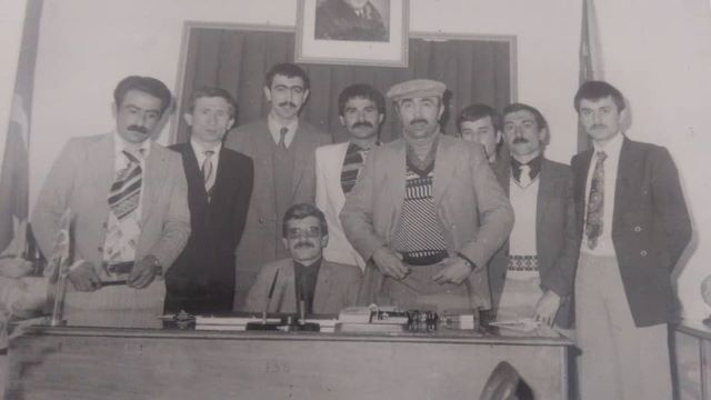 (Soldan sağa) Yusuf Yıldırım, Derviş Yıldır, Şinasi Aksan, ?, Zeki Kalaç, ?, İbrahim Ataç ve Mürsel Yetik, Pülümür (Gazi Anadolu) Lisesi, 1982.