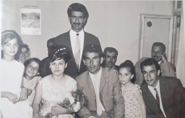 İbrahim Seyitcemaloğlu, Ovacıklı  öğretmen arkadaşı Hasan Yürek'le, Kocaeli, 1965. (Fotoğraf: Ali Kırıkkaya arşivi)