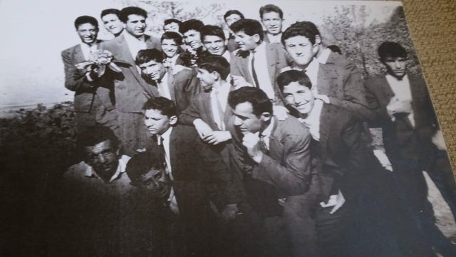 İsmail Somuncu (soldan sağa üçüncü) Tunceli  Öğretmen  Okulundaki arkadaşlarıyla bir arada, 1964.   