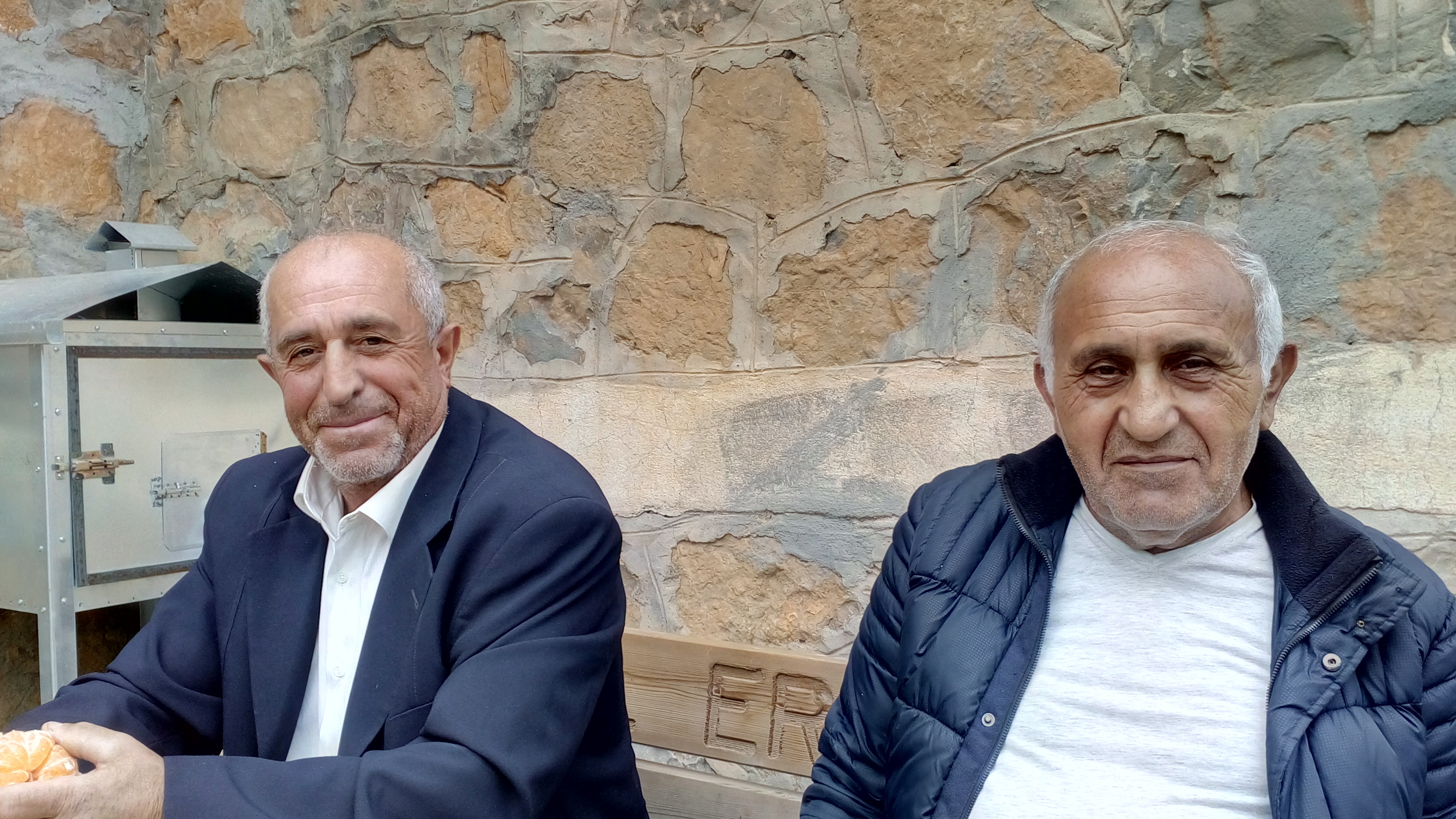 Ahmet Satık (Sağda), Mehmet Ali Satık'la birlikte (Mezra Köyü Kültür Evi, 19 Ekim 2019)