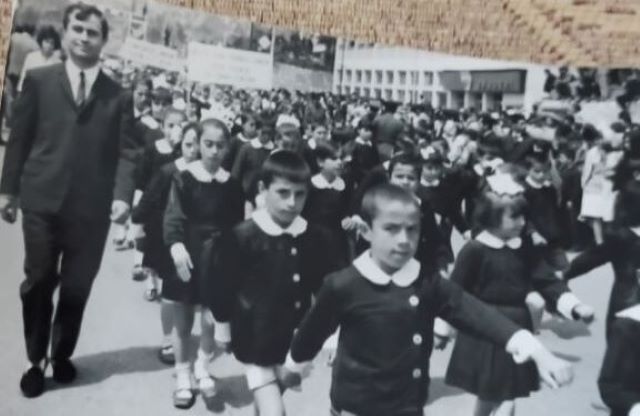 Muharrem Açıl, Sakarya Geyve Ali Fuat Paşa İlkokulu öğrencileriyle  geçit töreninde 