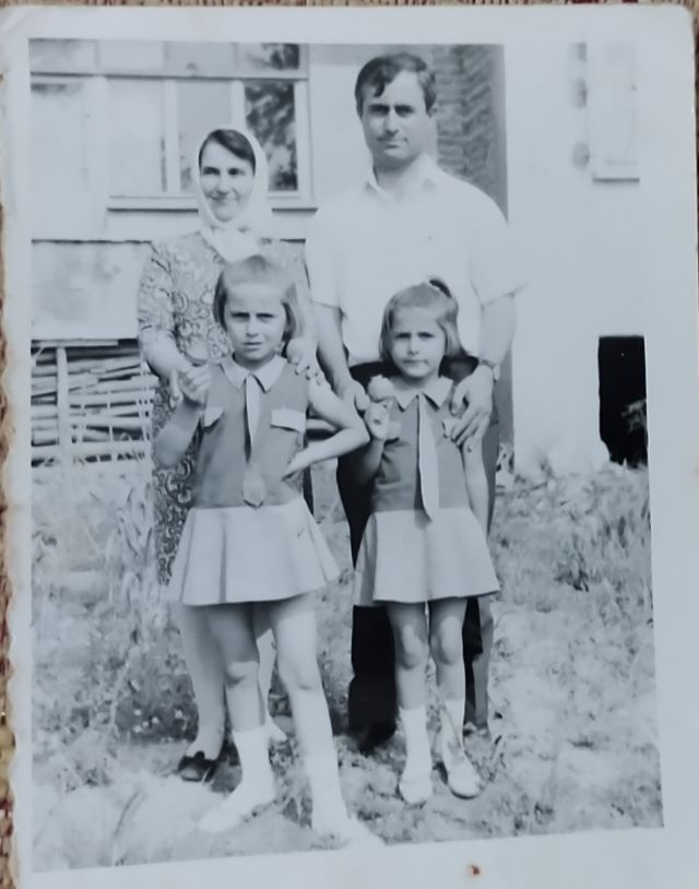  Muharrem Açıl, eşi Neziha Açıl ve çocuklarıyla, 1972