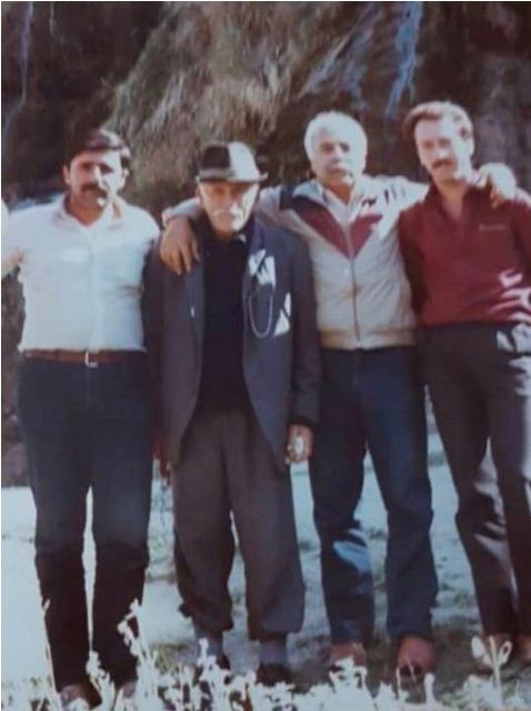 (Soldan sağa) Mustafa Canpolat (1952-2022), Kamer Canpolat (1894-1996), Ali Canpolat (1934-2018) ve Fehmi Canpolat. Fotoğraf: Fehmi Canpolat arşivi