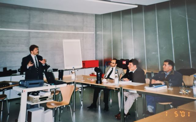 (Sağ başta) Makine Yüksek Mühendisi Mustafa Susan, toplantıda. 