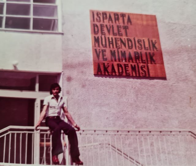 Mustafa Susan, Isparta Devlet Mimarlık ve Mühendislik Akademisinde.