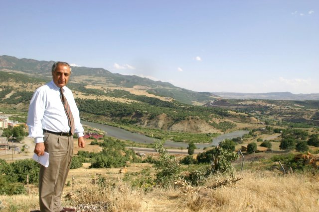 Dönemin Tunceli Köy Hizmetleri İl Müdürü Muzaffer Arslan 