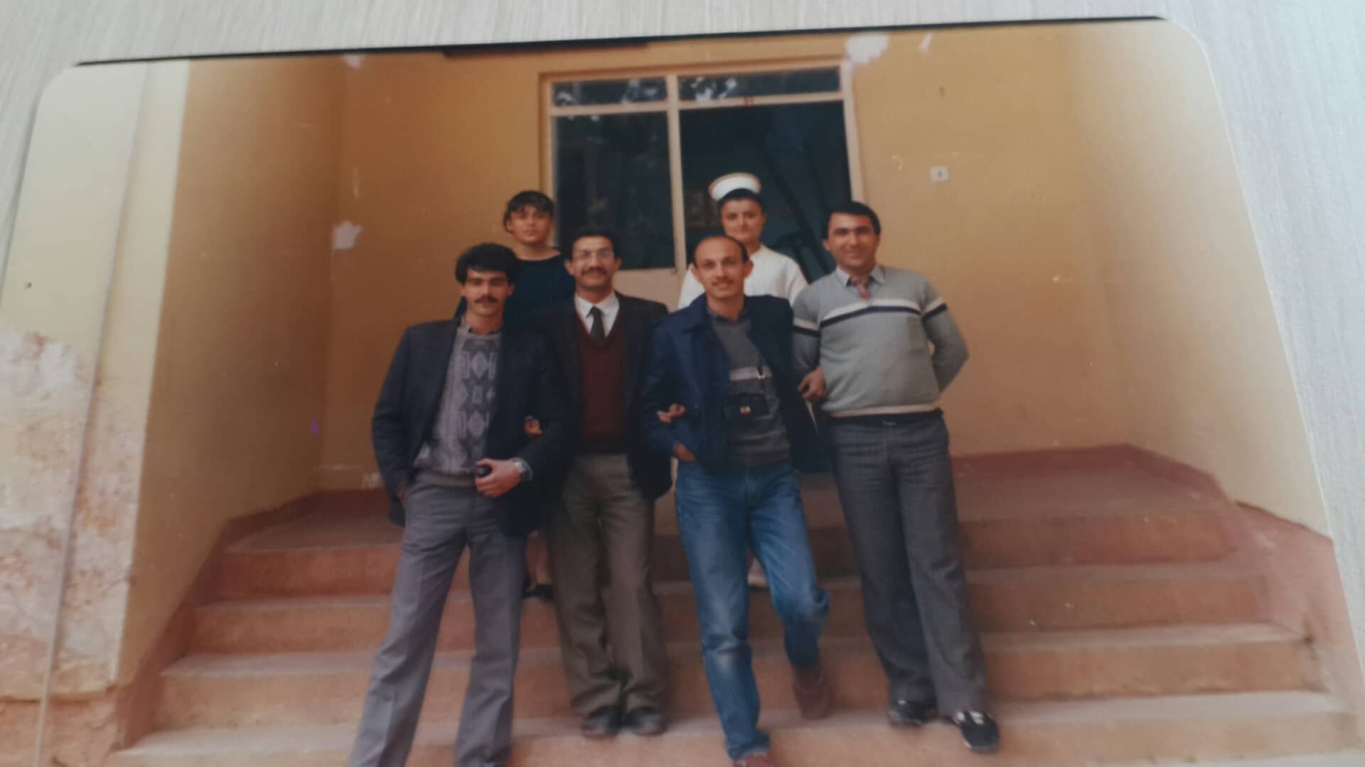 Pülümür Kırmızıköprü Sağlık Ocağı Hemşire Nuray Güllü, Sekreter Nail Tanrıkut ve doktorlar bir arada, 1987