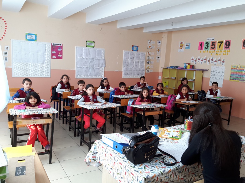 Pülümürlü ilkokul öğrencileri, en temel dil kurallarından habersiz haritacılara ders vermeye hazır!