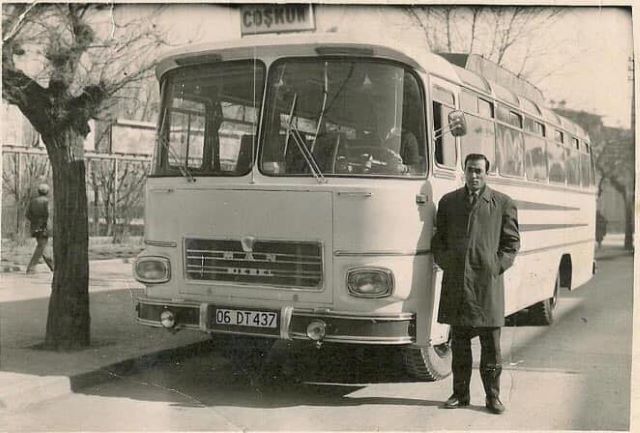 Pülümür Kırmızıköprü-Erzincan’a otobüsle  toplu ulaşım sağlayan  Rıza Coşkun (Fotoğraf: Yılmaz Coşkun arşivi)