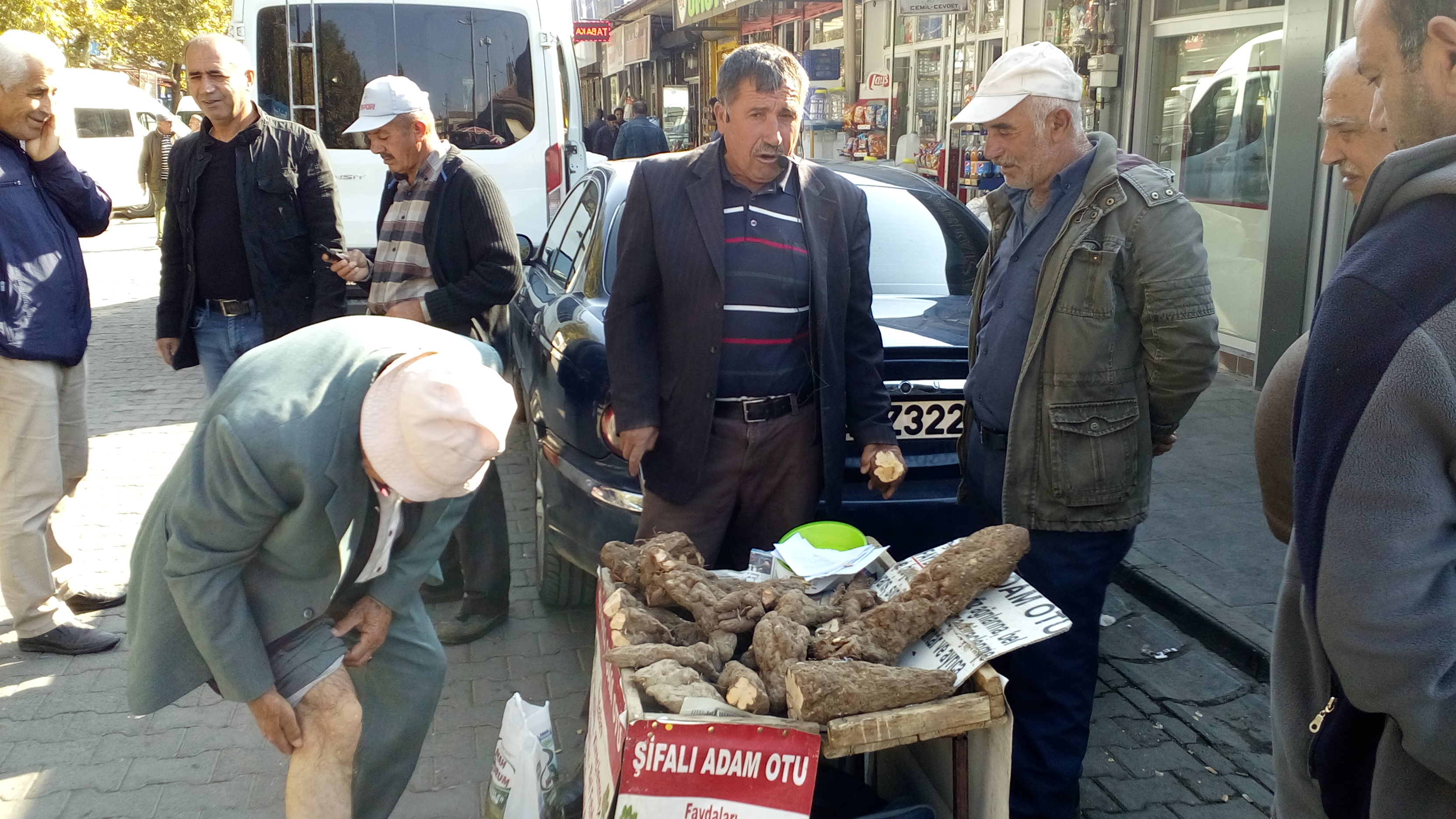 Erzincan Buğday Meydanı'nda 'Şifalı Adam Otu'  da satılıyor