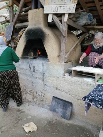 Amasya Taşova Tatlıpınar köyü (Köye yayılan taze ekmek kokusu) 