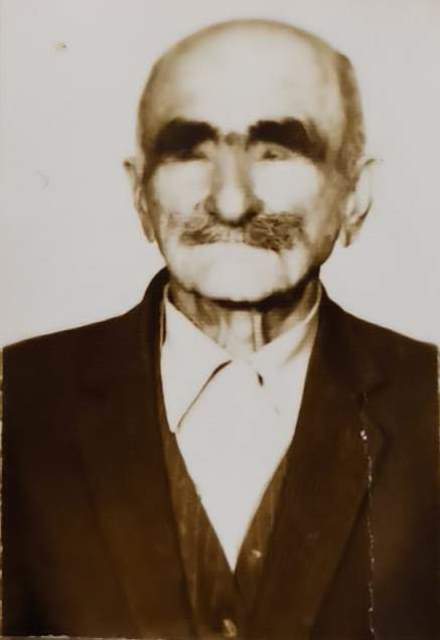 Tercan Büklümdereli (Zağgeri) ünlü taş ustası Temür Taşcı (1896-1988), Çakırkaya değirmeninin taşını yonttuğunda  74 yaşındaydı. (Fotoğraf: Şadiye Taşçı arşivi) 