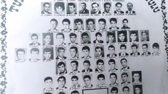 Tunceli Öğretmen Okulu, 1964-1965 mezunları, (üstten ikinci sıra, beşinci öğrenci)  İsmail Somuncu.
