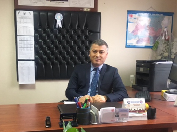 Turgut Reis İlkokulu Müdürü Uğur Ekin (Soruşturmayı yürüten müfettişler, il ve ilçe yöneticilerinin baskılarından dolayı  istifa etmişti)