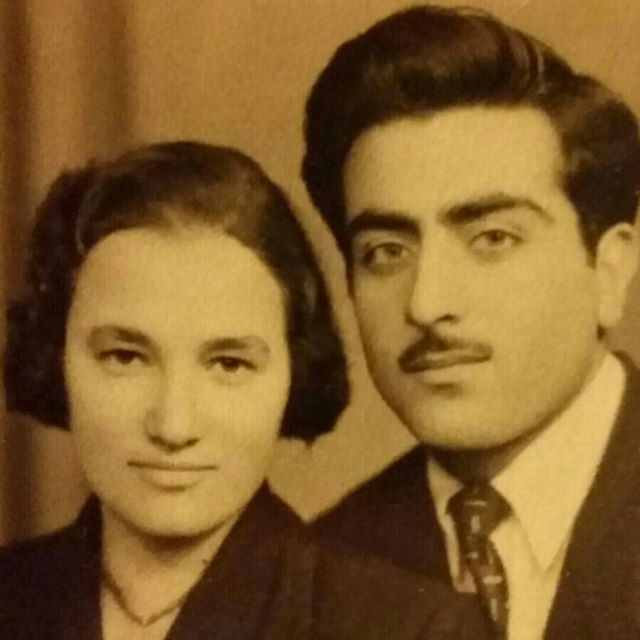 Dönemin Pülümür Mezra (Köyü) İlkokulu Müdürü Hasan Fırat (1937-2008), eşi Gülsüm Fırat’la. Fotoğraf: Mercan Fırat Erol arşivi