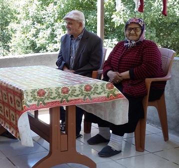 Kırmızıköprü Halk Lokantasının sahibi Mustafa Fırat ve  eşi Saray Fırat, 2021. 