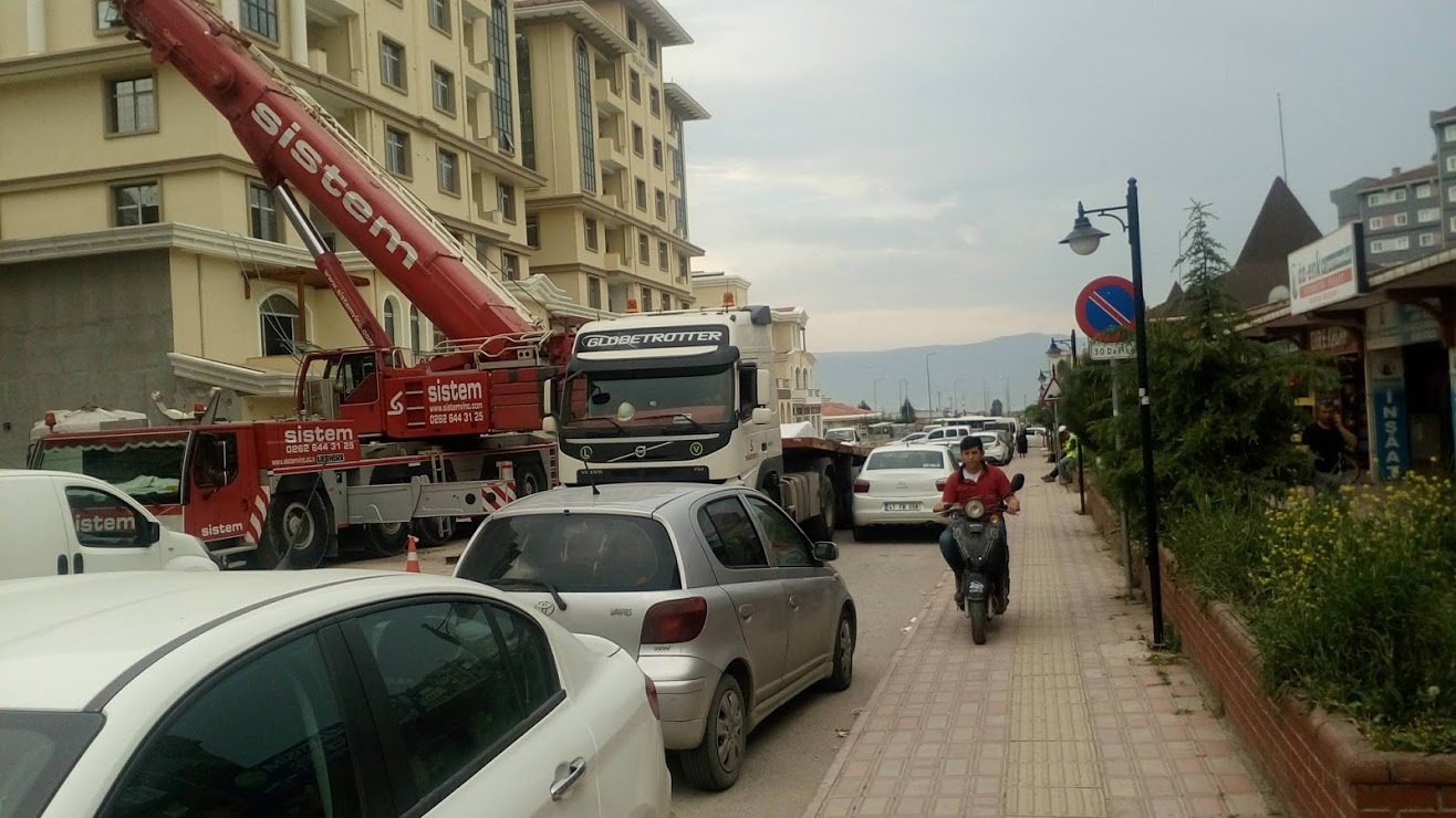 KÖRFEZKENT ÇARŞI İNŞAATI/KENTE VE KENTLİYE ZİNCİR SALLAYAN İNŞAAT MAGANDALIĞI