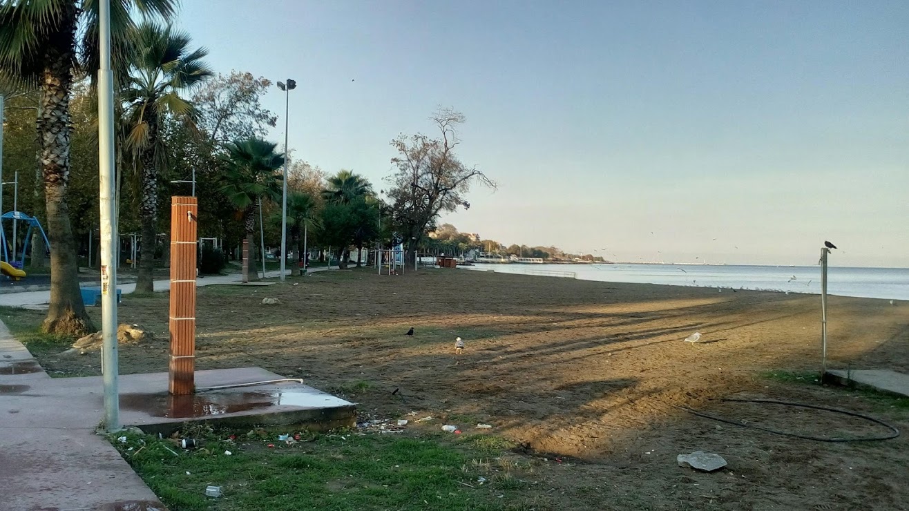 Yalova Gazipaşa Caddesi'ne paralel uzanan sahil (Yalovalıların yolunu gözlüyor)