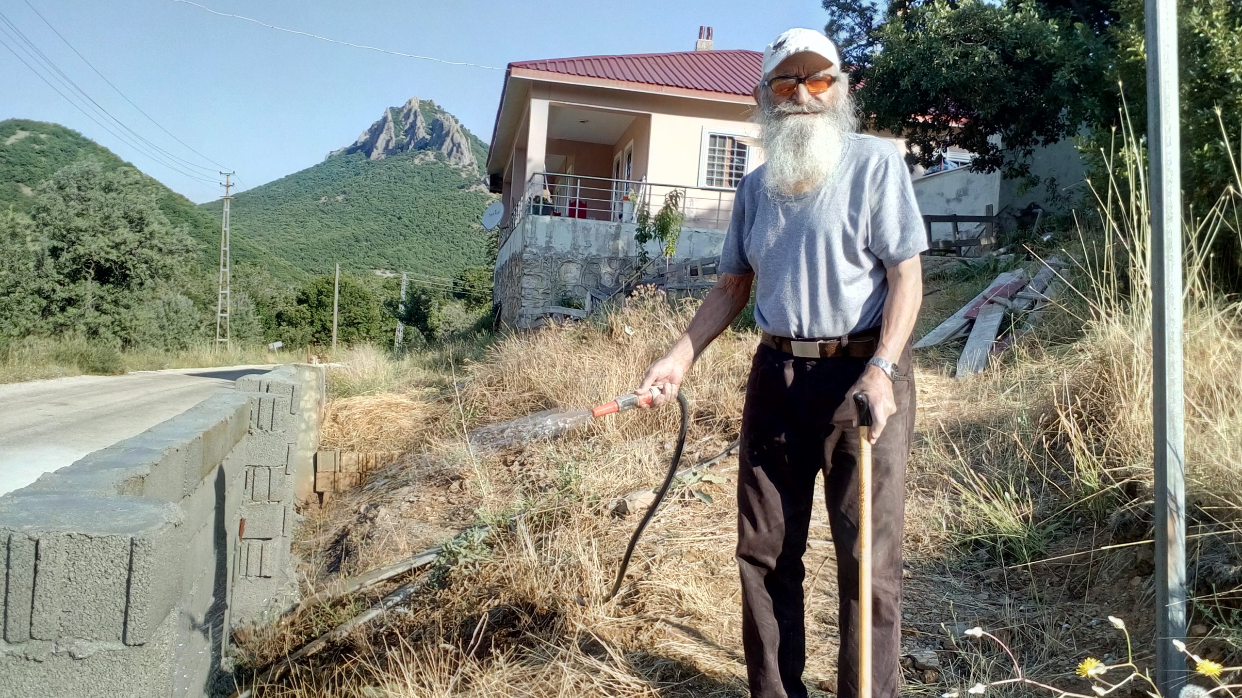 Pülümür Mezra köyünden Musa Fırat (Yaşına meydan okuyan insanın iyimserliği)