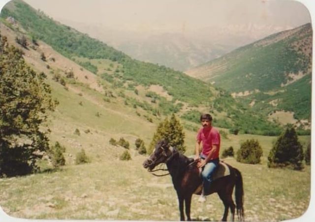 Turabi Doğan, at sırtında tarlaya giderken. Fotoğraf: Dr. Paul Jung