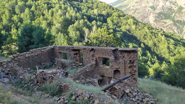 PÜLÜMÜR AKDİK ŞİHAN’DA YAŞAMIN KIYISINA SÜRÜLEN LÜKS