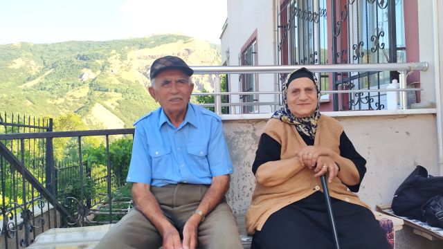 PÜLÜMÜR MEZRA KÖYÜNDE SEVİNCİN ÖZNESİ EMİNE  AKKILIÇ